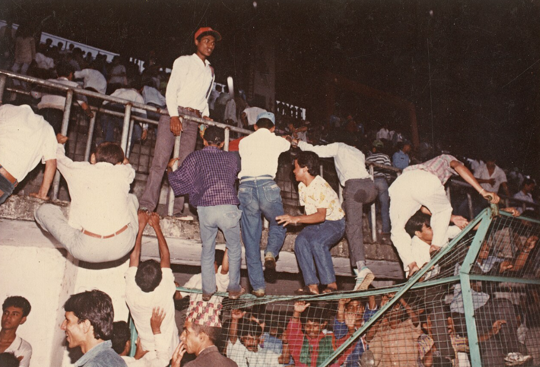 दशरथ रंगशालामा भागदौड हुँदा ७१ दर्शकले गुमाएका थिए ज्यान, खेलकुदमन्त्रीले दिएका थिए राजा वीरेन्द्रसामु राजीनामा « रिपोर्टर्स नेपाल