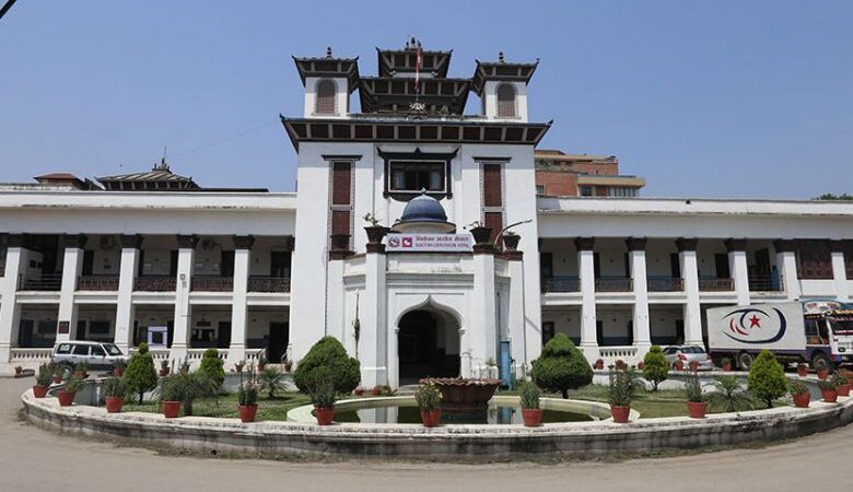 मतदानको समय सकियो,मतदान केन्द्र भित्र प्रवेश गरेका मतदाताले भने अबेरसम्म मतदान गर्न पाउने