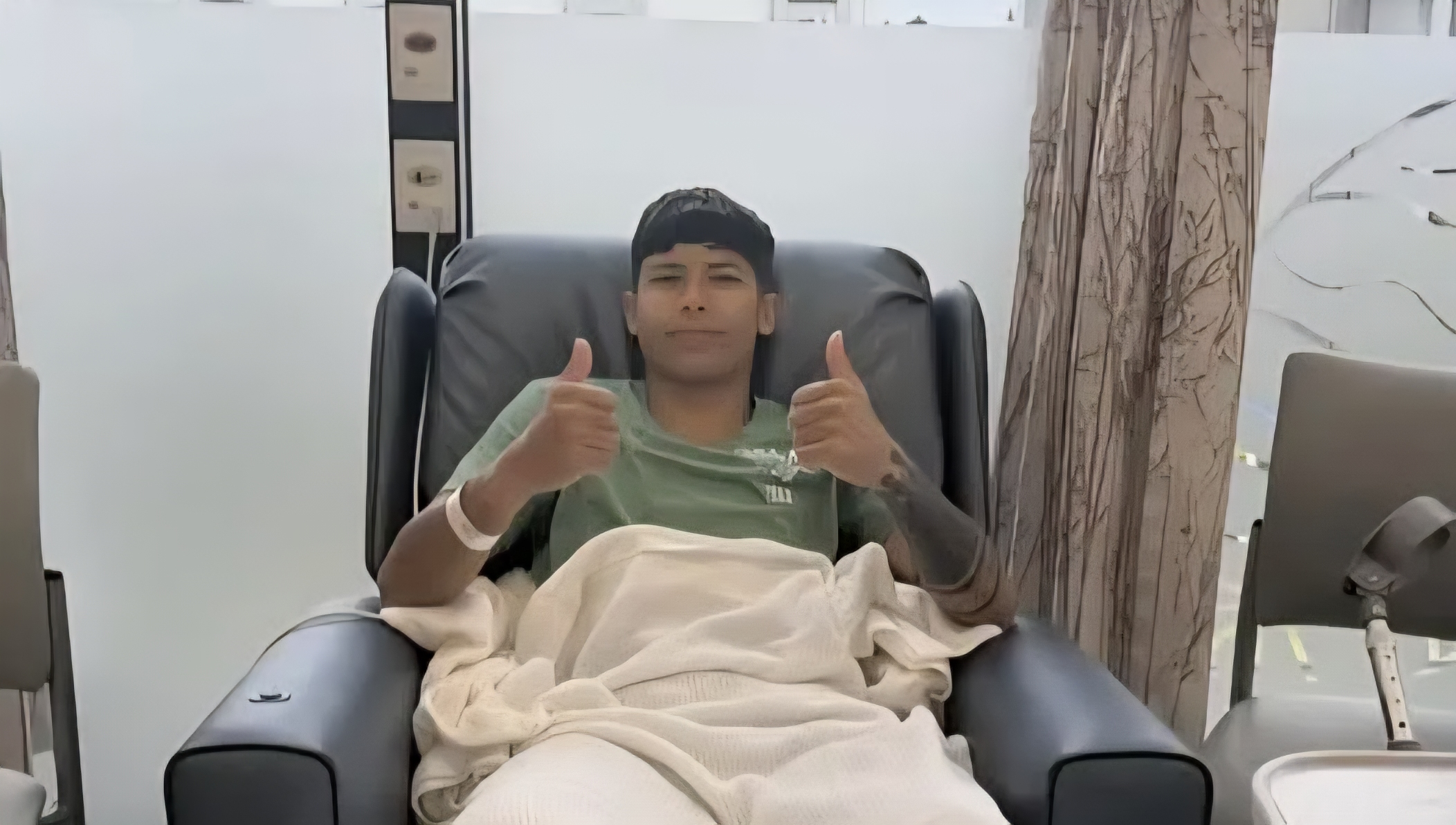 साम्बाले न्युजिल्यान्डमै गरिन् घुँडाको शल्यक्रिया, यस्तो छ कतार नजानुको कारण साम्बाले न्युजिल्यान्डमै गरिन् घुँडाको शल्यक्रिया, यस्तो छ कतार नजानुको कारण