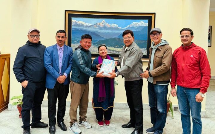 चलचित्र विकास बोर्डको संग्रहालयका लागि १७१ चलचित्र पोस्टर र १० पटकथा हस्तान्तरण