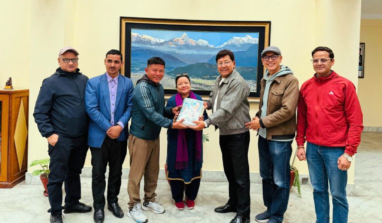 चलचित्र विकास बोर्डको संग्रहालयका लागि १७१ चलचित्र पोस्टर र १० पटकथा हस्तान्तरण