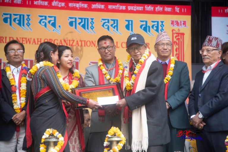 वर्ल्ड नेवाः डेकाे अवसरमा पत्रकार द्वय स्थापित र विजयरत्न पुरस्कृत