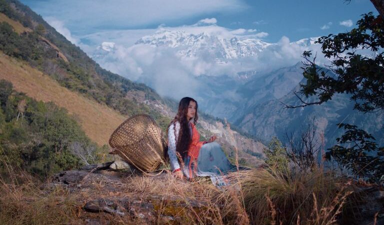 ‘परालको आगो’को गीत ‘उडि जाउँ भने, म पन्छी होइन’ सार्वजनिक ‘परालको आगो’को गीत ‘उडि जाउँ भने, म पन्छी होइन’ सार्वजनिक