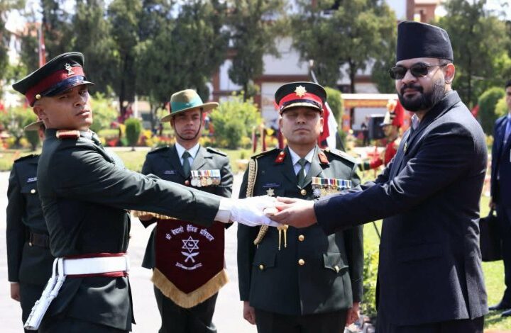 नेपाली सेनाका नयाँ अधिकृतहरुलाई राष्ट्र सेवामा समर्पित हुन प्रधानमन्त्री शाहको आग्रह