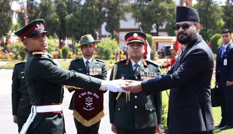 नेपाली सेनाका नयाँ अधिकृतहरुलाई राष्ट्र सेवामा समर्पित हुन प्रधानमन्त्री शाहको आग्रह