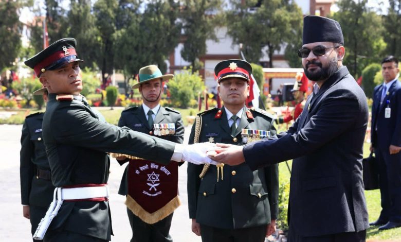नेपाली सेनाका नयाँ अधिकृतहरुलाई राष्ट्र सेवामा समर्पित हुन प्रधानमन्त्री शाहको आग्रह