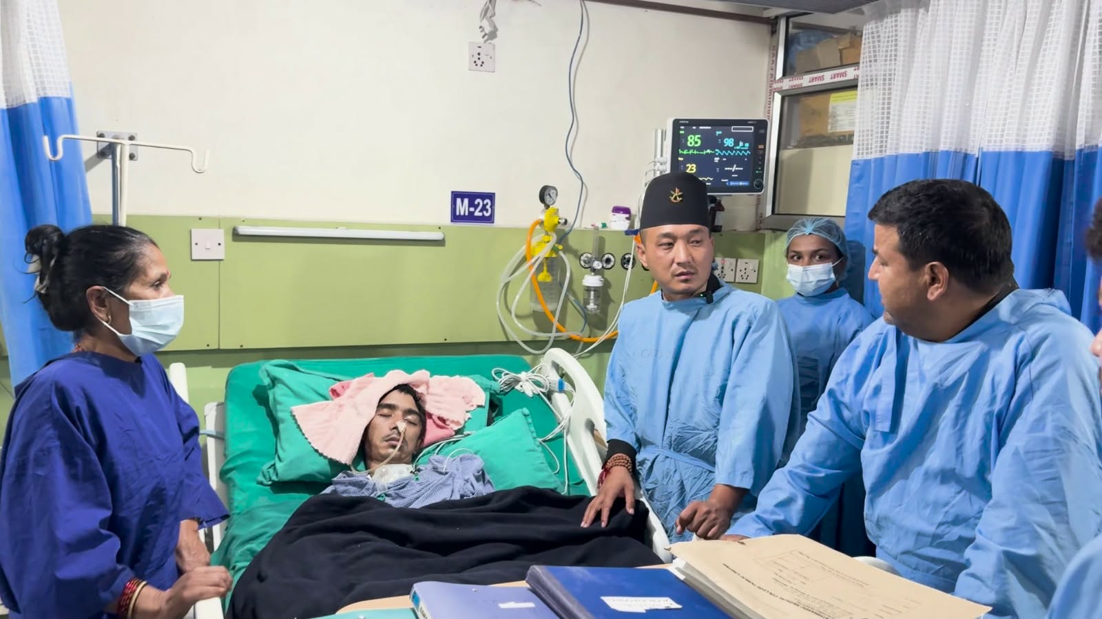 गृहमन्त्री गुरुङले केएमसी पुगेर लिए जेनजी आन्दोलनका घाइतेको स्वास्थ्य अवस्थाबारे जानकारी