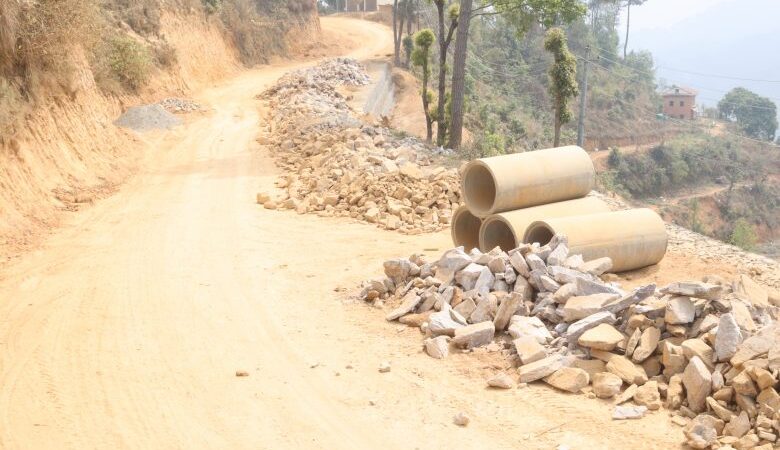 पाँच किमी सडक स्तरोन्नति गर्न आठवर्षपछि बल्ल बजेट पाँच किमी सडक स्तरोन्नति गर्न आठवर्षपछि बल्ल बजेट