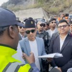 विपी राजमार्गमा गृहमन्त्री गुरुङको स्थलगत अनुगमन विपी राजमार्गमा गृहमन्त्री गुरुङको स्थलगत अनुगमन