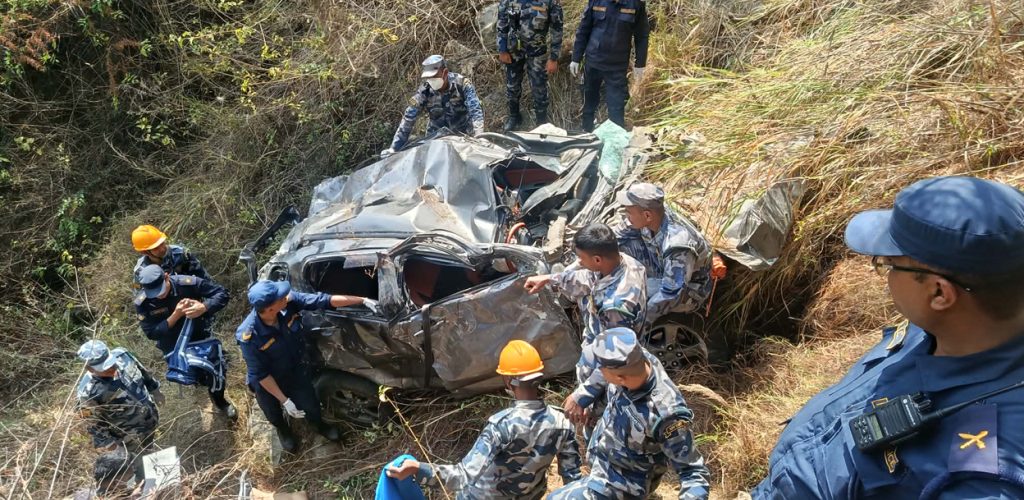 दक्षिणकालीमा भिरबाट कार खस्दा एक जनाको ज्यान गयो