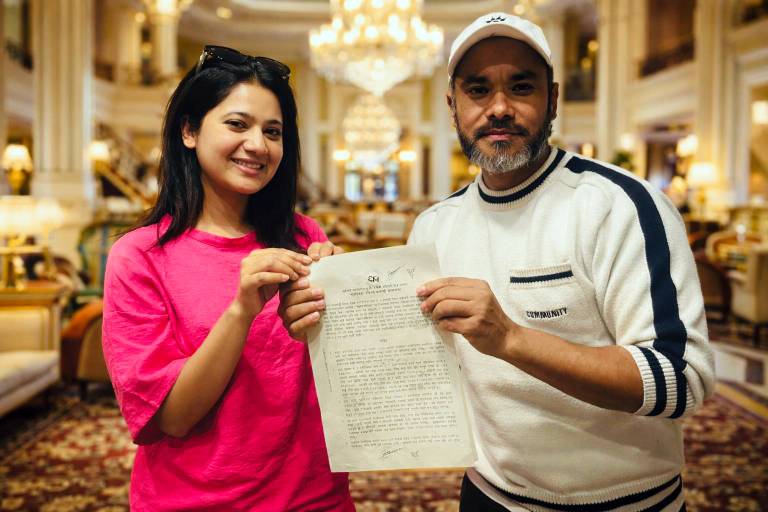 ‘महाराजधिराज’मा केकी अधिकारी ‘महारानी’का रूपमा अनुबन्धित