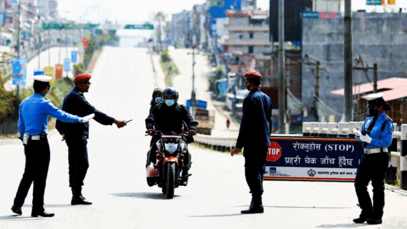 ट्राफिकले जाँचका क्रममा लिएका कागजपत्र लिन कोही नआएपछी…. ट्राफिकले जाँचका क्रममा लिएका कागजपत्र लिन कोही नआएपछी….