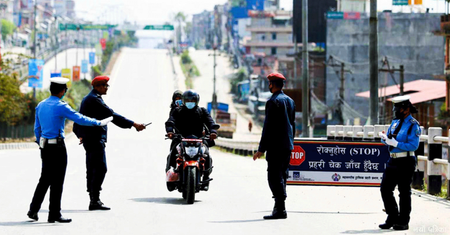 ट्राफिकले जाँचका क्रममा लिएका कागजपत्र लिन कोही नआएपछी…. ट्राफिकले जाँचका क्रममा लिएका कागजपत्र लिन कोही नआएपछी….