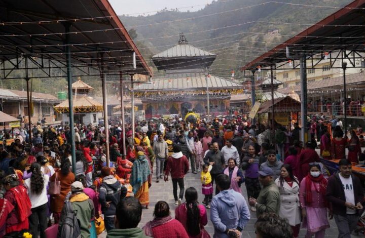 अक्षय तृतीयाः डोलेश्वरमा दर्शनार्थीको घुइचो