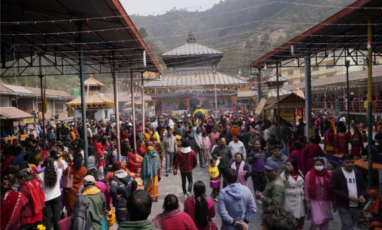 अक्षय तृतीयाः डोलेश्वरमा दर्शनार्थीको घुइचो
