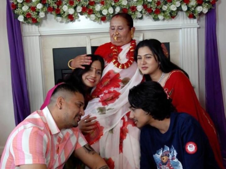 आमाको जन्मदिनमा सुमनको अनुपम उपहार