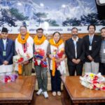 कान्समा ऐतिहासिक सफलता हासिल गरी स्वदेश फर्कियो ‘एलिफेन्ट्स इन द फग’ टोली, विमानस्थलमा भव्य स्वागत