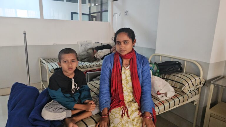 गरिब आमाको आँसु पुछियो,डा.शर्माको ‘निःशुल्क’ उपचारले अन्सलाई दियो नयाँ जीवन