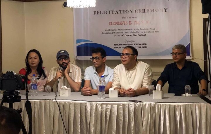 निफले सम्मान गर्यो ‘इलेफेन्ट इन द फग लाई’