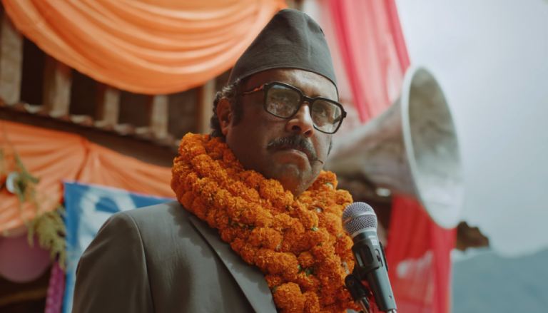 ‘जिरो डिग्री’को फर्स्ट लुक सार्वजनिक : विजय बरालको व्यङ्ग्यात्मक वडा अध्यक्ष अवतार ‘जिरो डिग्री’को फर्स्ट लुक सार्वजनिक : विजय बरालको व्यङ्ग्यात्मक वडा अध्यक्ष अवतार