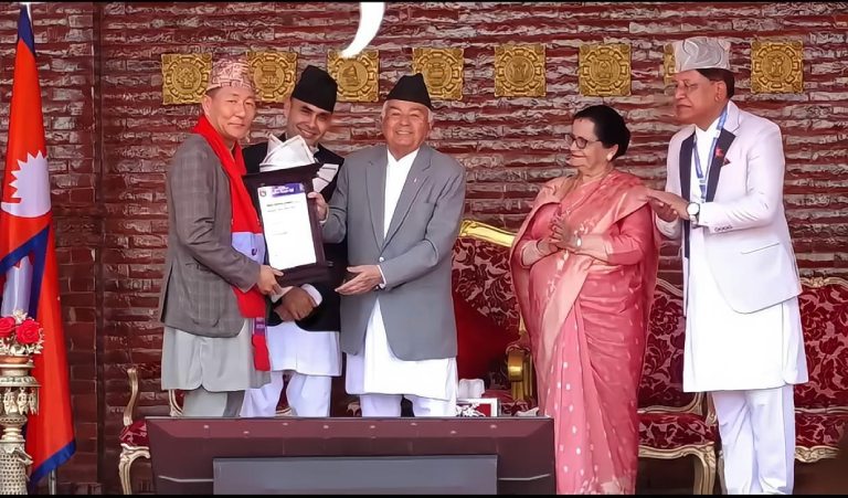 ज्योति राजको ‘नाक्छोङ’लाई विशेष चलचित्र पुरस्कार, राष्ट्रपति पौडेलद्वारा सम्मान प्रदान