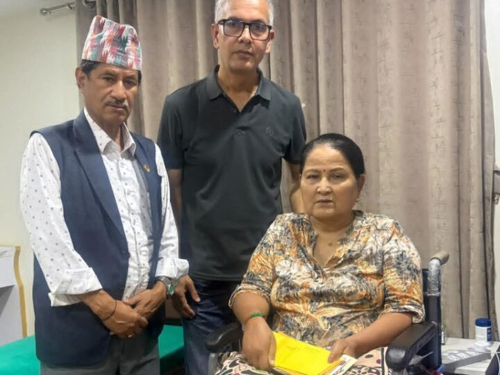निर्देशक सन्तोषले चलचित्र जाँचपासबाट प्राप्त भत्ता कलाकार थापाको उपचारमा सहयोग