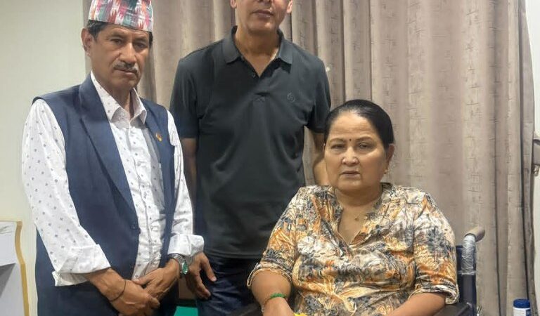 निर्देशक सन्तोषले चलचित्र जाँचपासबाट प्राप्त भत्ता कलाकार थापाको उपचारमा सहयोग