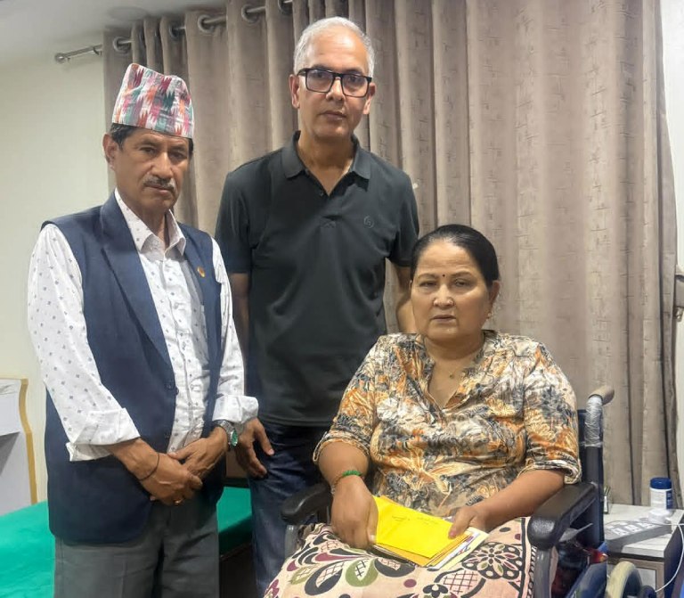 निर्देशक सन्तोषले चलचित्र जाँचपासबाट प्राप्त भत्ता कलाकार थापाको उपचारमा सहयोग