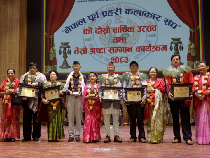 मिथिला शर्माद्वारा गुरुहरूको नाममा स्थापित सम्मान प्रदान