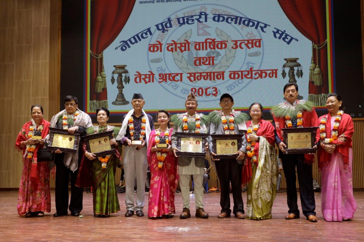 मिथिला शर्माद्वारा गुरुहरूको नाममा स्थापित सम्मान प्रदान