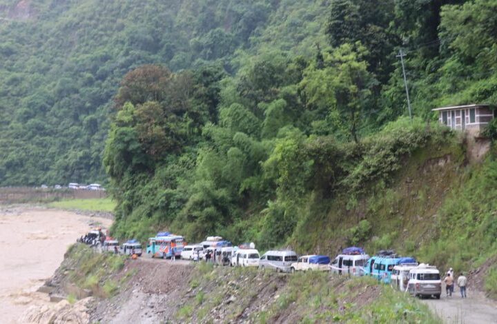 वर्षाले सडक सञ्जाल प्रभावित, यात्रामा सावधानी अपनाउन अनुरोध
