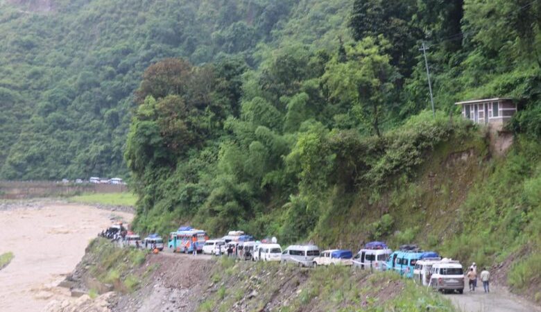 वर्षाले सडक सञ्जाल प्रभावित, यात्रामा सावधानी अपनाउन अनुरोध वर्षाले सडक सञ्जाल प्रभावित, यात्रामा सावधानी अपनाउन अनुरोध