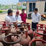 आवश्यकताभन्दा बढी ग्यास सिलिन्डर भण्डारण नगर्न उपभोक्तालाई आग्रह आवश्यकताभन्दा बढी ग्यास सिलिन्डर भण्डारण नगर्न उपभोक्तालाई आग्रह