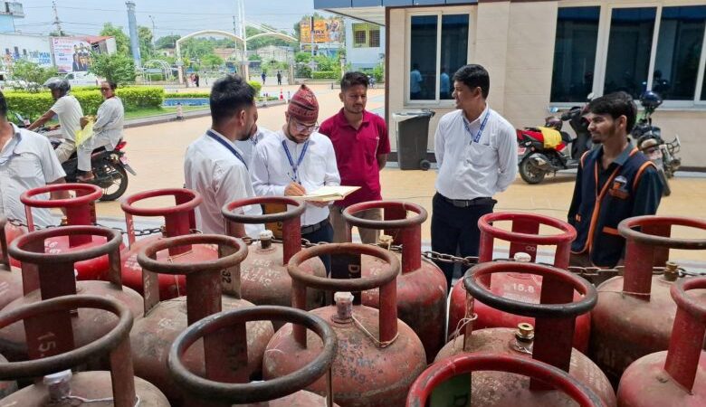 आवश्यकताभन्दा बढी ग्यास सिलिन्डर भण्डारण नगर्न उपभोक्तालाई आग्रह