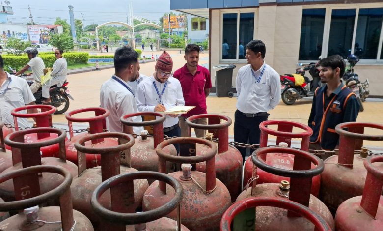 आवश्यकताभन्दा बढी ग्यास सिलिन्डर भण्डारण नगर्न उपभोक्तालाई आग्रह