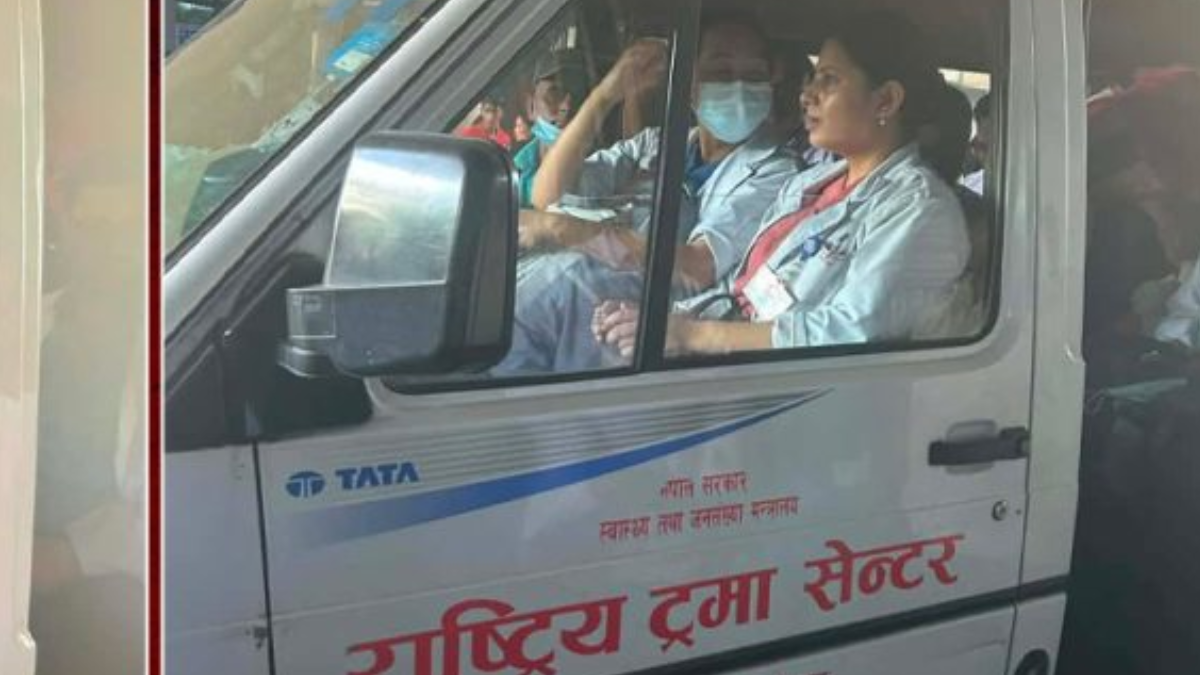 ट्रमा सेन्टरका ७ चिकित्सक औषधि सहित रसुवाको बाढी क्षेत्रतर्फ हिँडे
