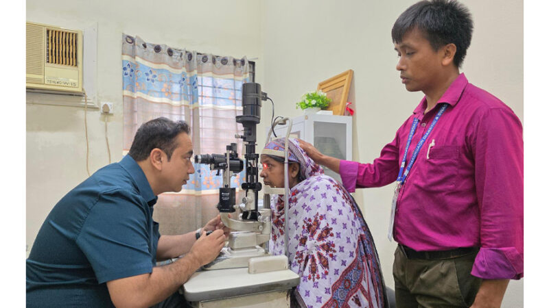 नेपाली नेत्र विशेषज्ञद्वारा बङ्गलादेशको ठाकुरगाँवमा निःशुल्क आँखा शिविर
