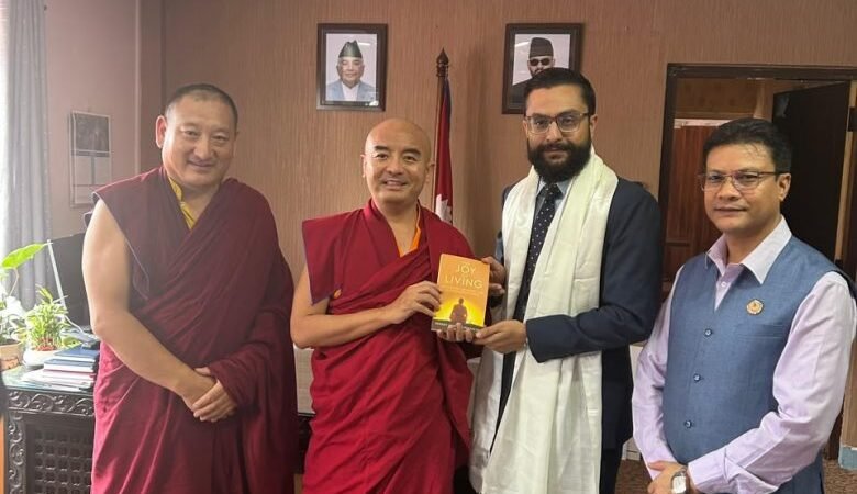 बाढीप्रभावितका लागि गुरु रिम्पोछेद्वारा एक करोड ५० लाख सहयोग बाढीप्रभावितका लागि गुरु रिम्पोछेद्वारा एक करोड ५० लाख सहयोग