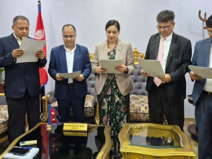 राप्ती स्वास्थ्य विज्ञान प्रतिष्ठानका पदाधिकारीले लिए शपथ