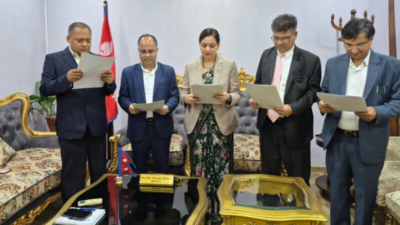 राप्ती स्वास्थ्य विज्ञान प्रतिष्ठानका पदाधिकारीले लिए शपथ