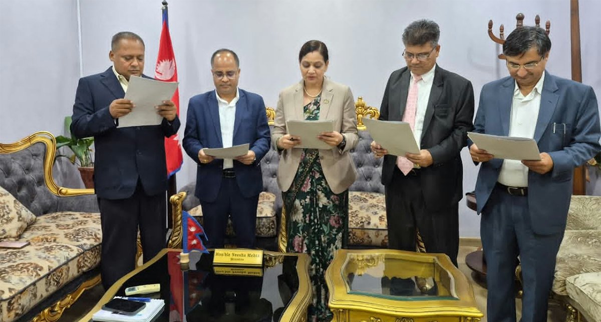 राप्ती स्वास्थ्य विज्ञान प्रतिष्ठानका पदाधिकारीले लिए शपथ