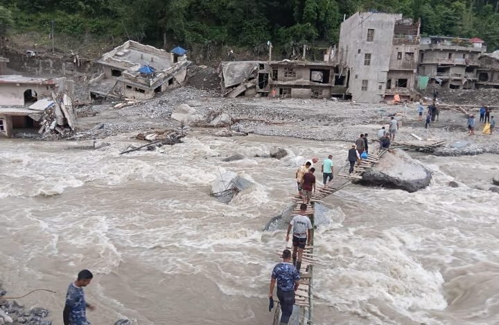 फलाखु खोलामा फड्के तथा स्याफ्रुबेँसीस्थित भोटेकोशी नदीमाथि तुइन निर्माण