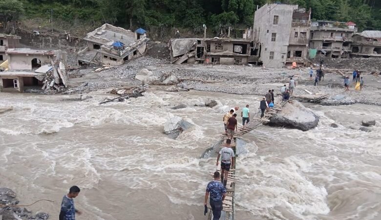 फलाखु खोलामा फड्के तथा स्याफ्रुबेँसीस्थित भोटेकोशी नदीमाथि तुइन निर्माण