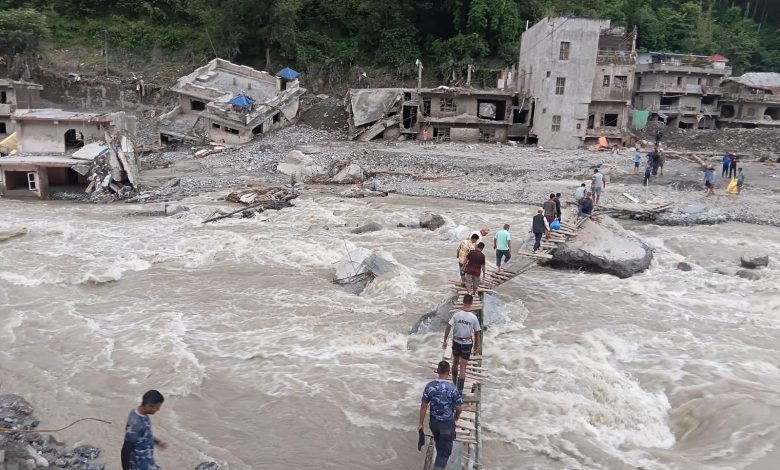 फलाखु खोलामा फड्के तथा स्याफ्रुबेँसीस्थित भोटेकोशी नदीमाथि तुइन निर्माण