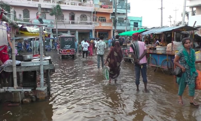बाँध भत्किएपछि जलेश्वर जलमग्न बाँध भत्किएपछि जलेश्वर जलमग्न